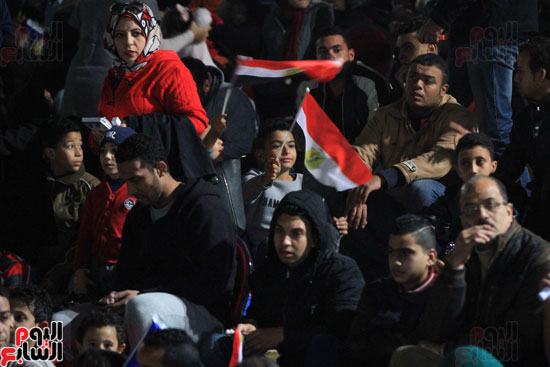 الجماهير المصرية تشاهد مباراة المنتخب الوطنى أمام مالى بمركز شباب الجزيرة (29)