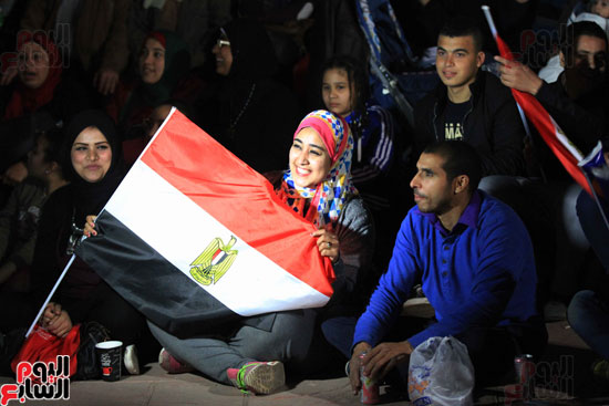 الجماهير المصرية تشاهد مباراة المنتخب الوطنى أمام مالى بمركز شباب الجزيرة (35)