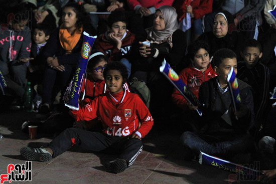 الجماهير المصرية تشاهد مباراة المنتخب الوطنى أمام مالى بمركز شباب الجزيرة (19)