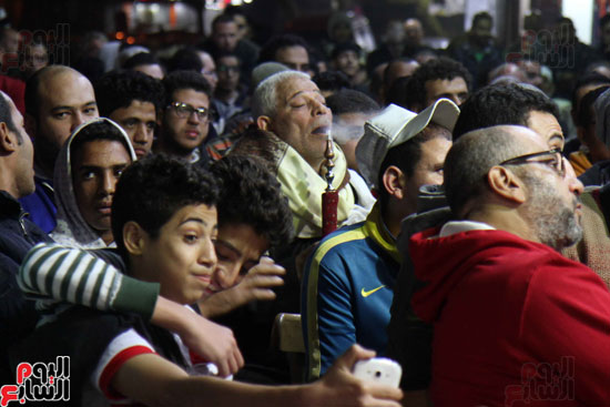 زحام المقاهى بالجماهير لمشاهدة مباراة مصر ومالى (16)