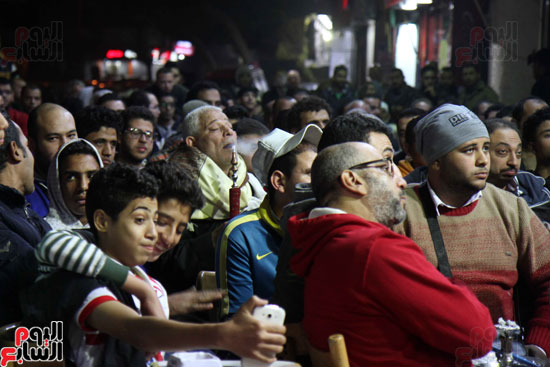 زحام المقاهى بالجماهير لمشاهدة مباراة مصر ومالى (15)