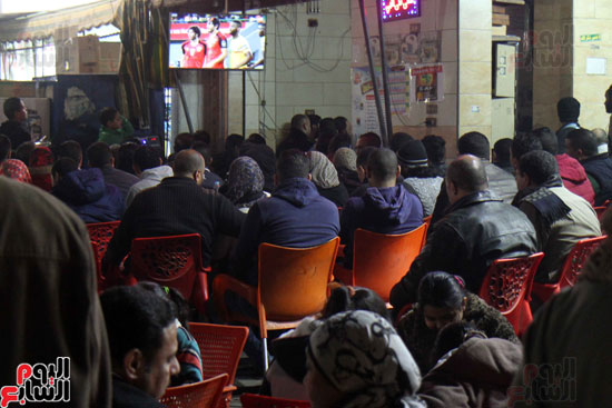 زحام المقاهى بالجماهير لمشاهدة مباراة مصر ومالى (3)