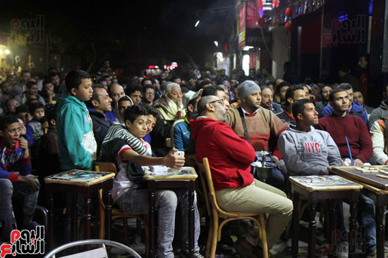 زحام المقاهى بالجماهير لمشاهدة مباراة مصر ومالى (14)