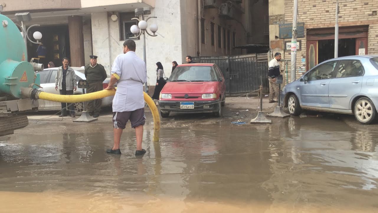 شفط المياه من شارع البحر الرئيسي