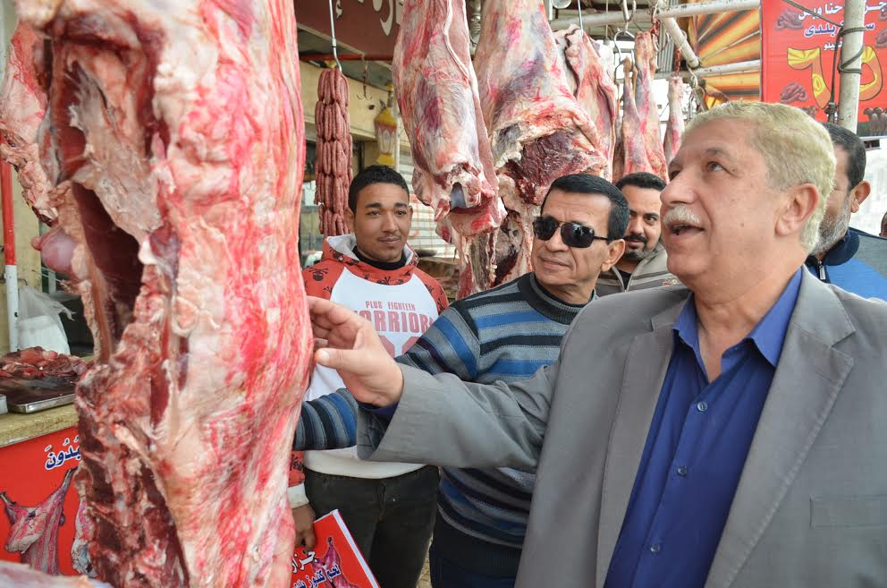2- المحافظ يتفقد شوادر اللحوم