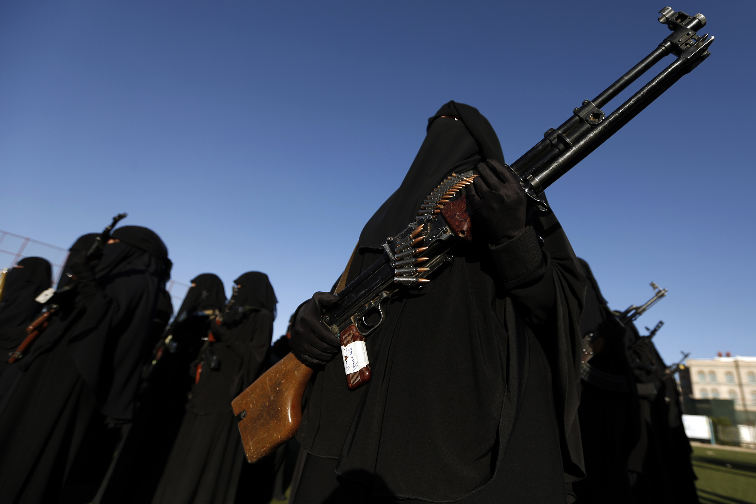 عرض عسكرى للنساء في اليمن
