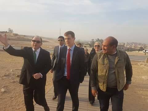 مدير المنطقة يصطحب السكرتير البريطانى لشئون الأمن والسفير البريطانى بالقاهرة