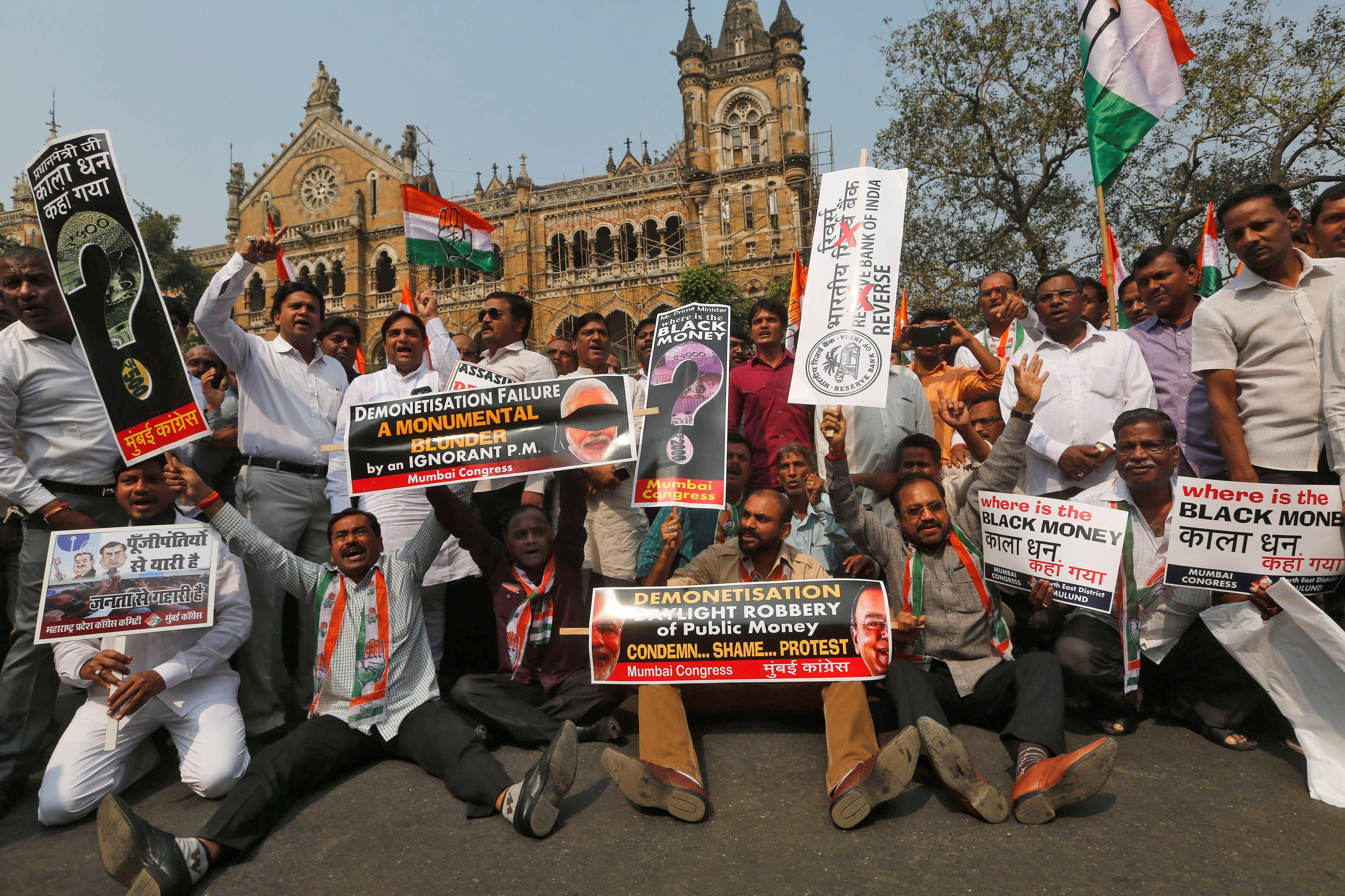 مظاهرات فى الهند احتجاجًا على إلغاء فئات فى العملة المحلية
