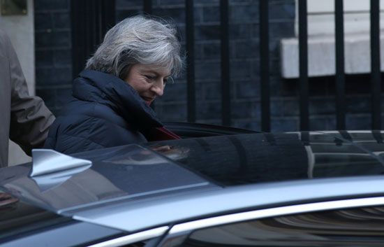 تيريزا ماى رئيسة وزراء بريطانيا تغادر مكتبها