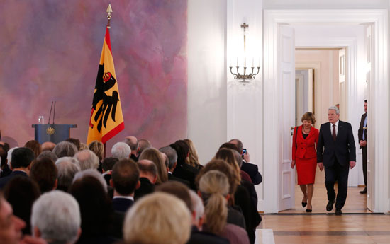 الرئيس الألمانى المنتهية ولايته يصل القصر الرئاسى وبرفقته زوجته
