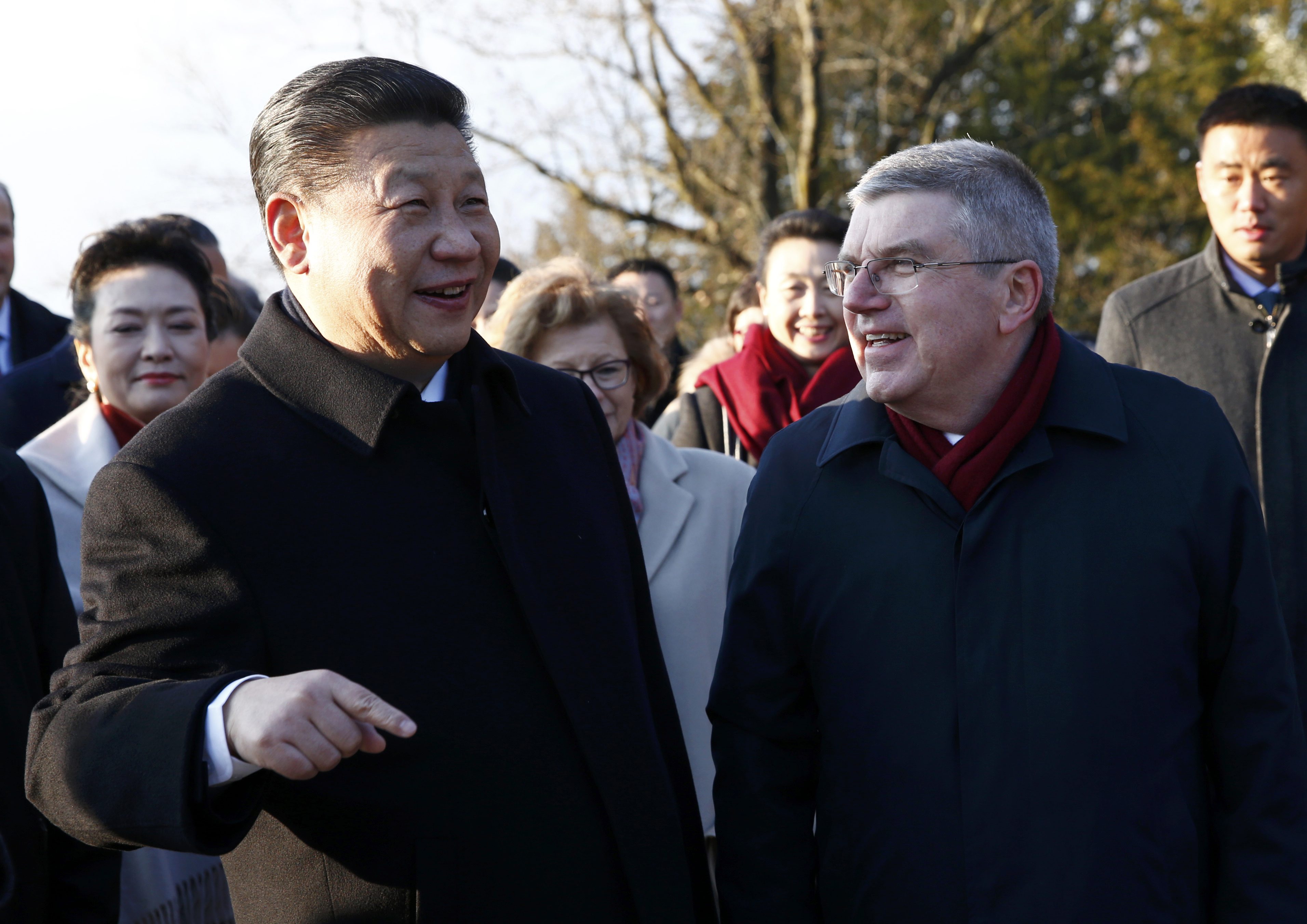 الرئيس الصينى ورئيس اللجنة الأولمبية الدولية خلال زيارته للمتحف الأوليمبى بسويسرا