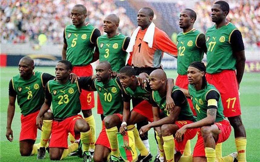 منتخب الكاميرون اضطر لارتداء أكمام تحت القمصان فى كأس العالم