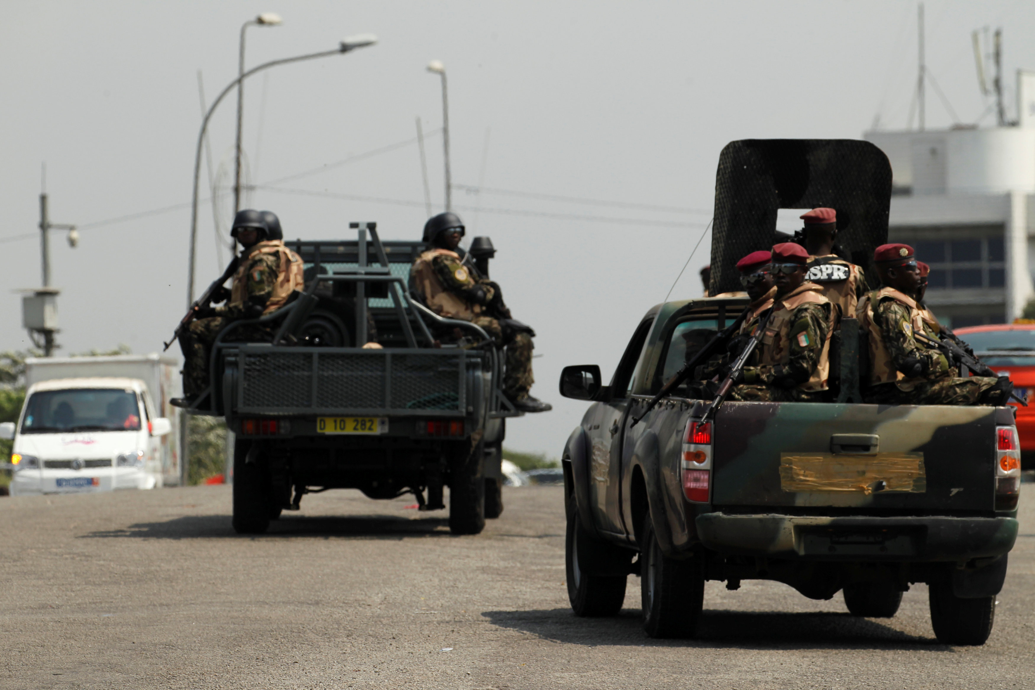 قوات الحرس الرئاسى بساحل العاج فى طريقها إلى ميناء أبيدجان