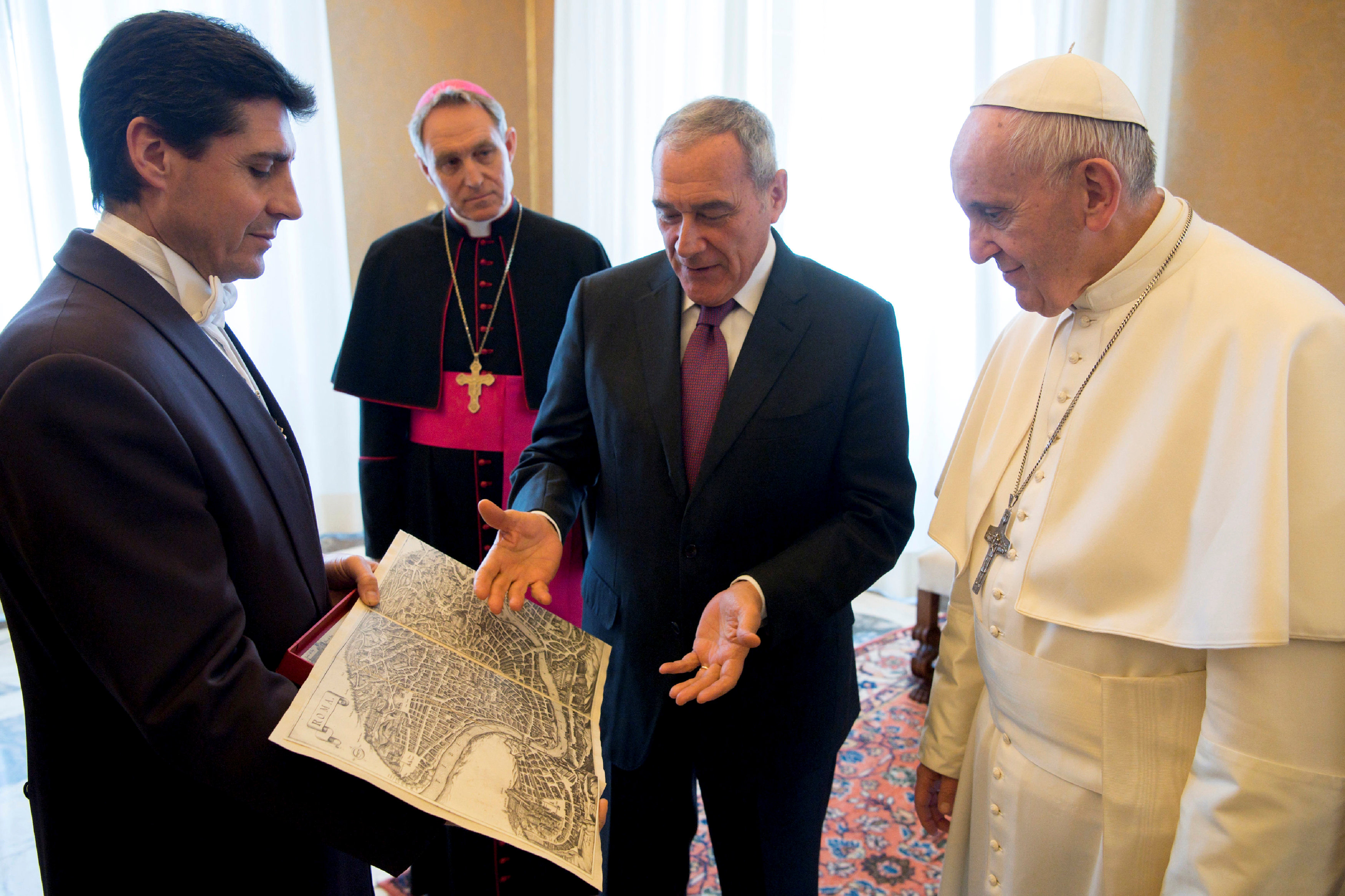 البابا فرانسيس يلتقى برئيس مجلس الشيوخ الإيطالى جراسو بالفاتيكان
