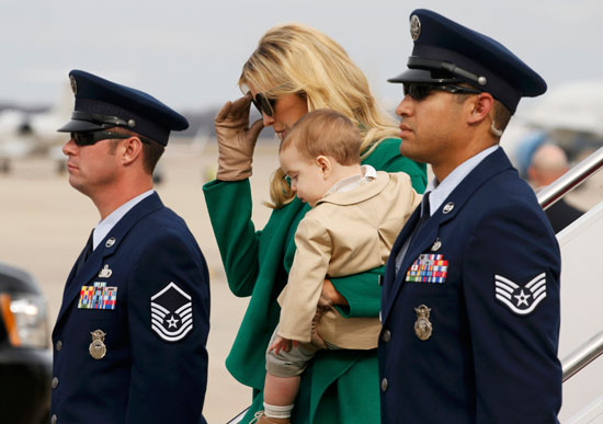 ايفانكا ترامب تصل إلى واشنطن على متن الطائرة الرئاسية مع والدها