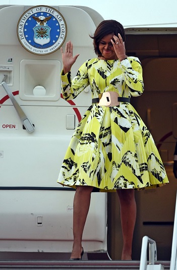 ميشال أوباما تظهر بفستان من تصميم kenzo