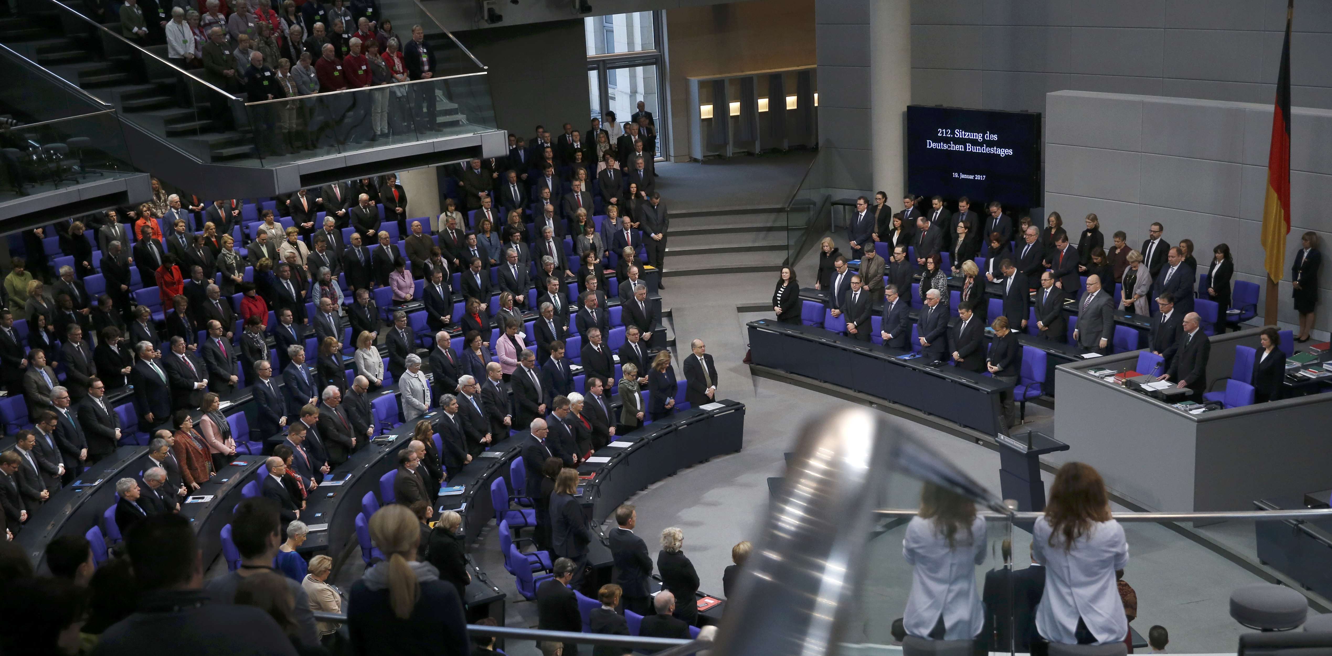 البرلمان الألمانى يحيى ذكرى ضحايا حادث الدهس ببرلين