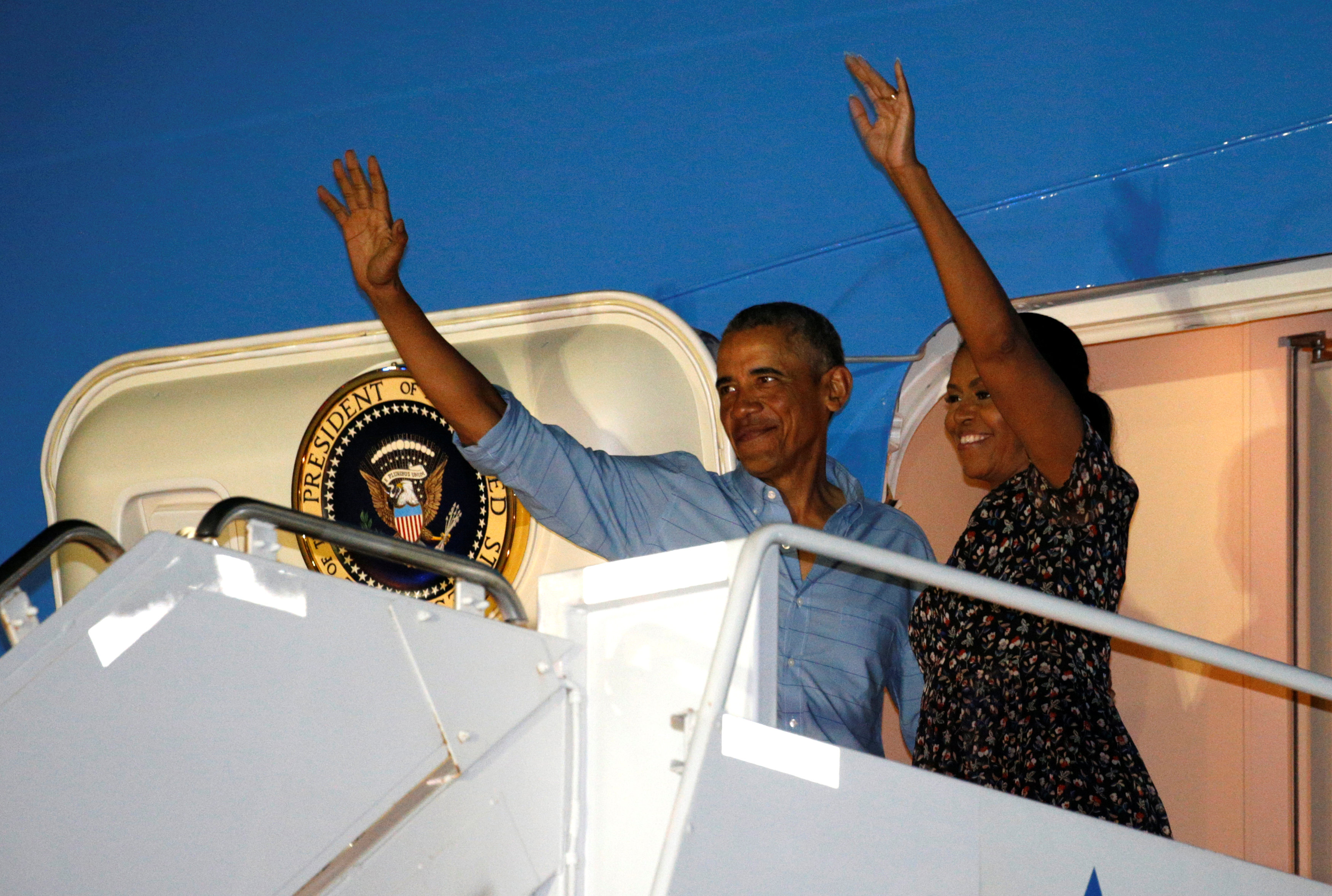 أوباما وزوجته يعودان إلى واشنطن