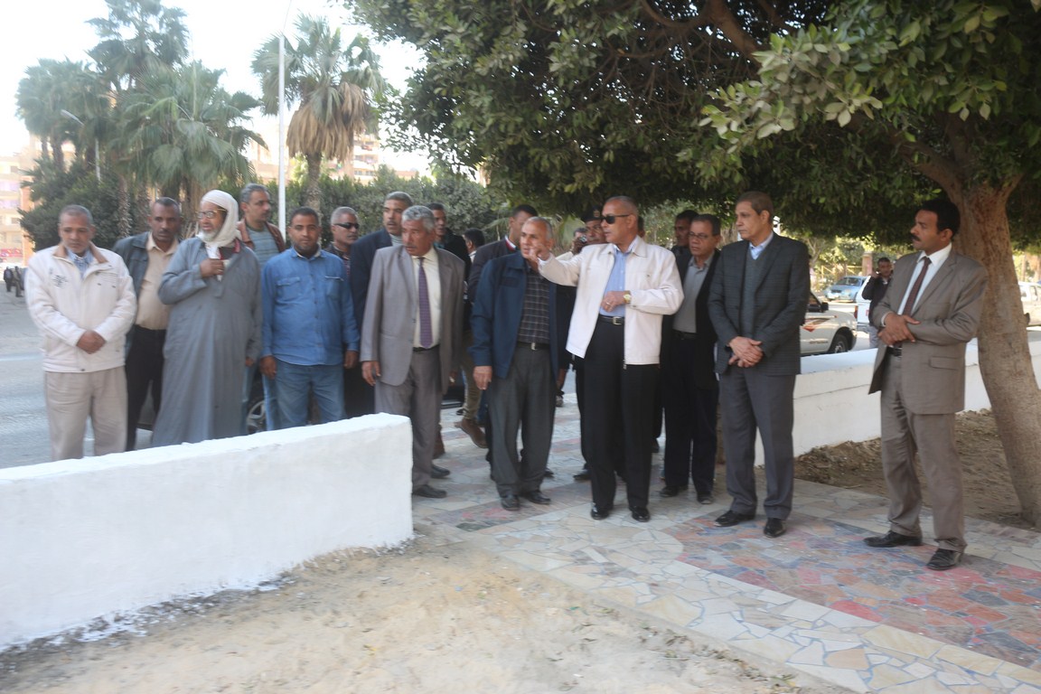 1 -  المحافظ يتفقد نتطوير الكورنيش القديم
