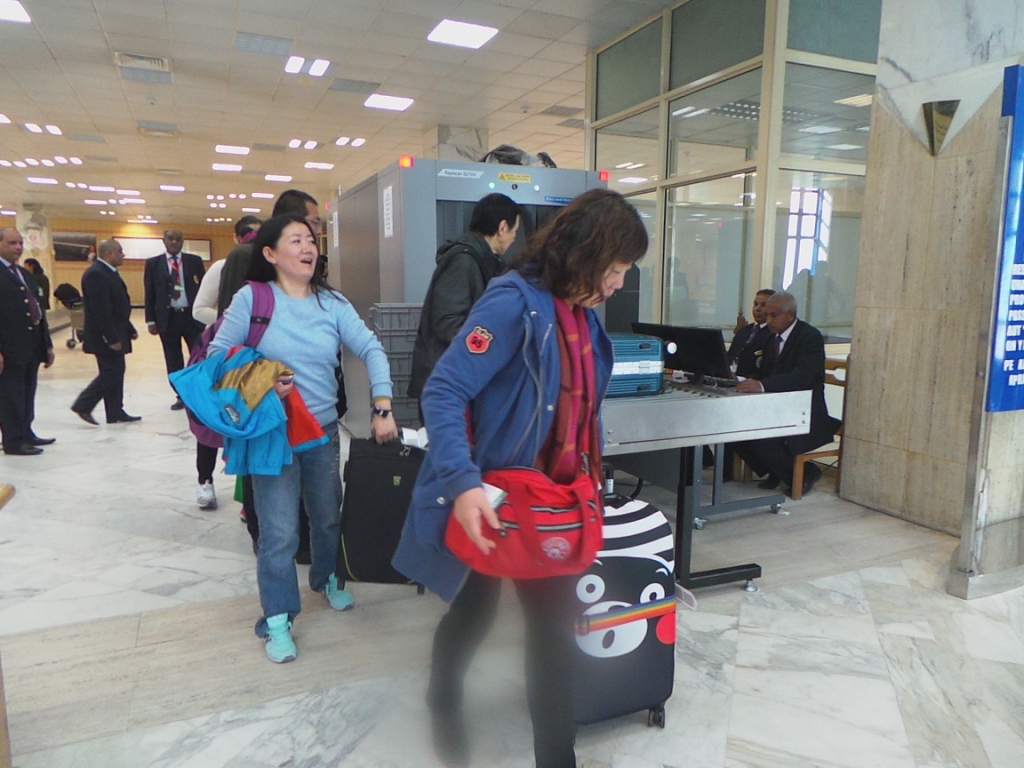 وصول أول فوج سياحى صينى مطار أسوان