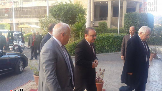  محافظ بورسعيد يستقبل وزير الاتصالات 