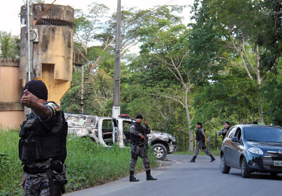 قوات الأمن البرازيلية تفرض طوقا أمنيا بمحيط السجن