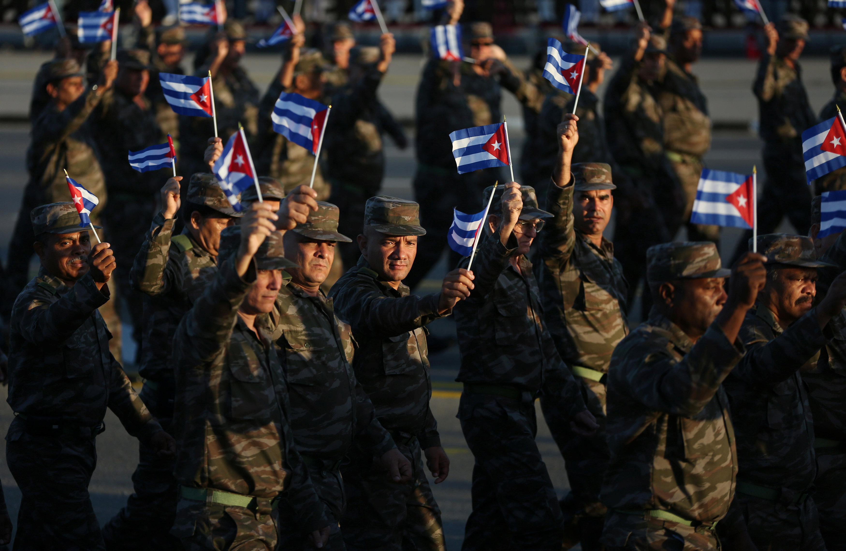 الجيش الكوبى فى عيد الثورة يكرم فيدل كاسترو 