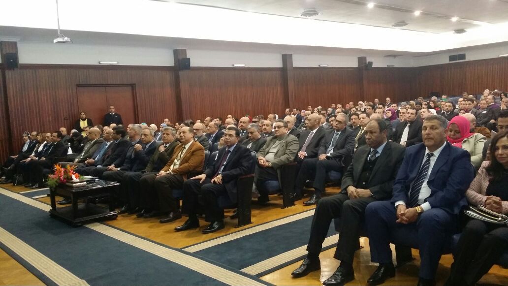 صفوت مسلم يلتقى 190 موظفا من حملة الماچستير والدكتوراه بمصر للطيران (2)