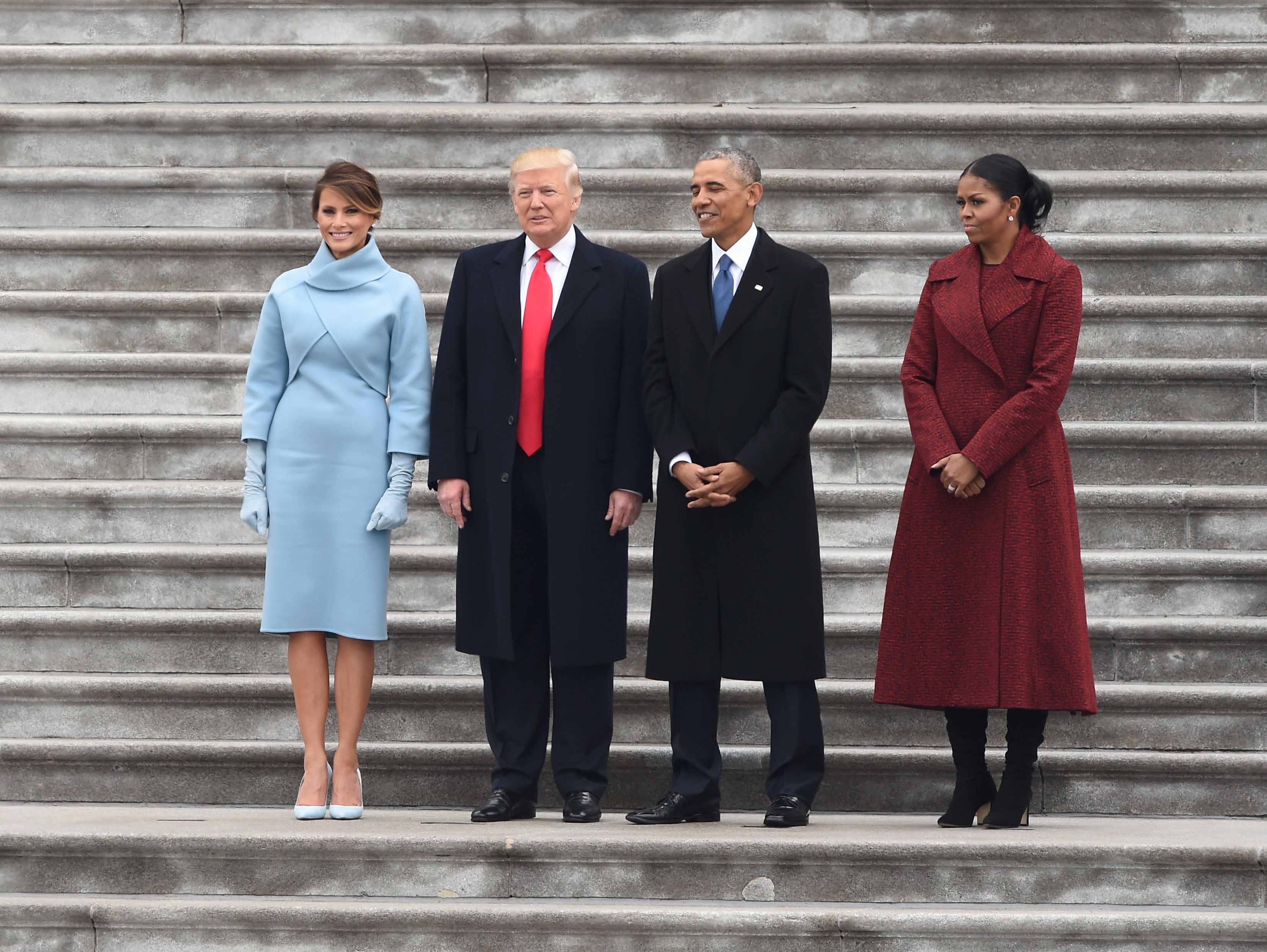 ترامب وأوباما وزوجتيهما فى صورة جماعية