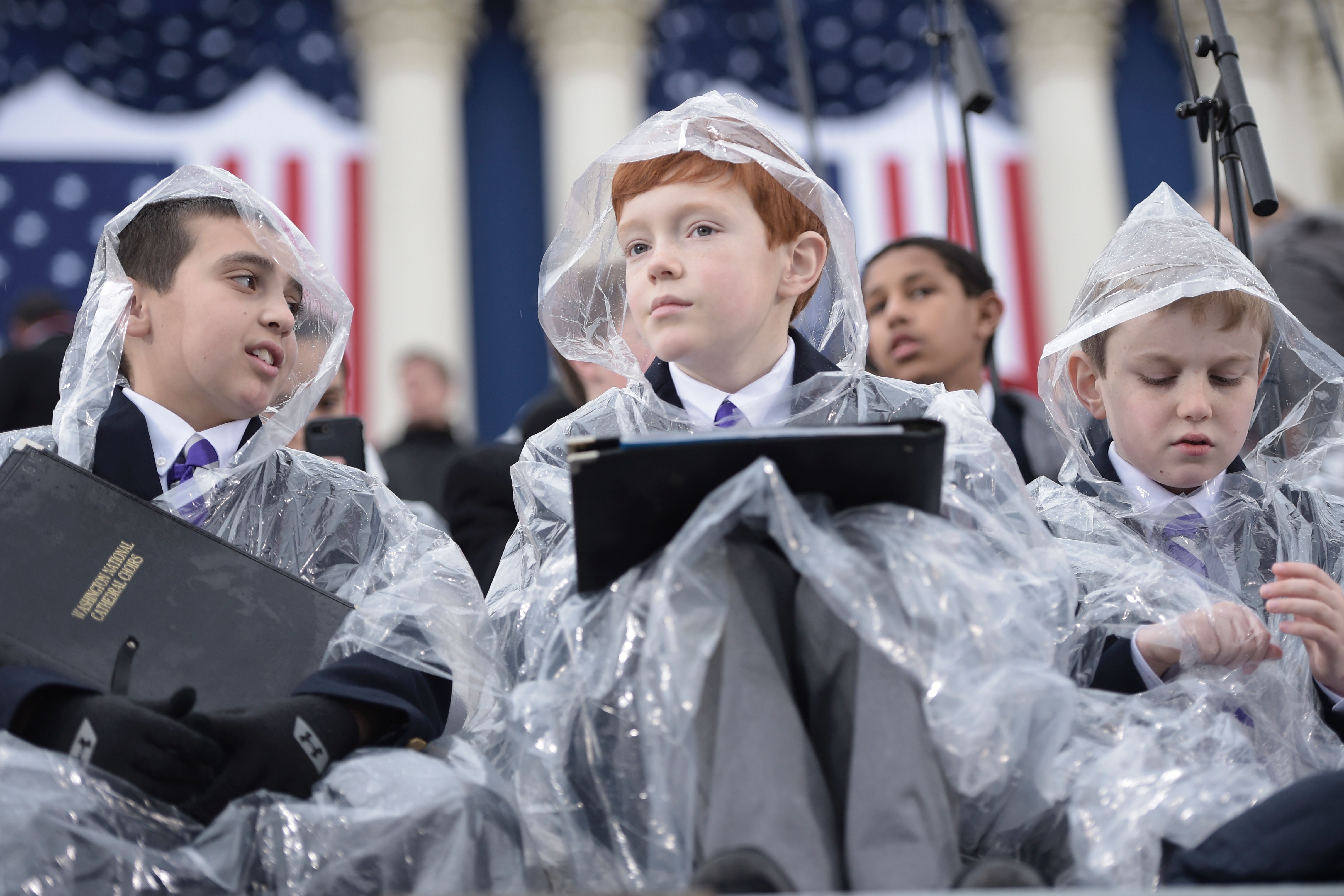 أطفال الجوقة المرمونية يستعدون للمشاركة فى الاحتفالات الرسمية لتنصيب دونالد ترامب