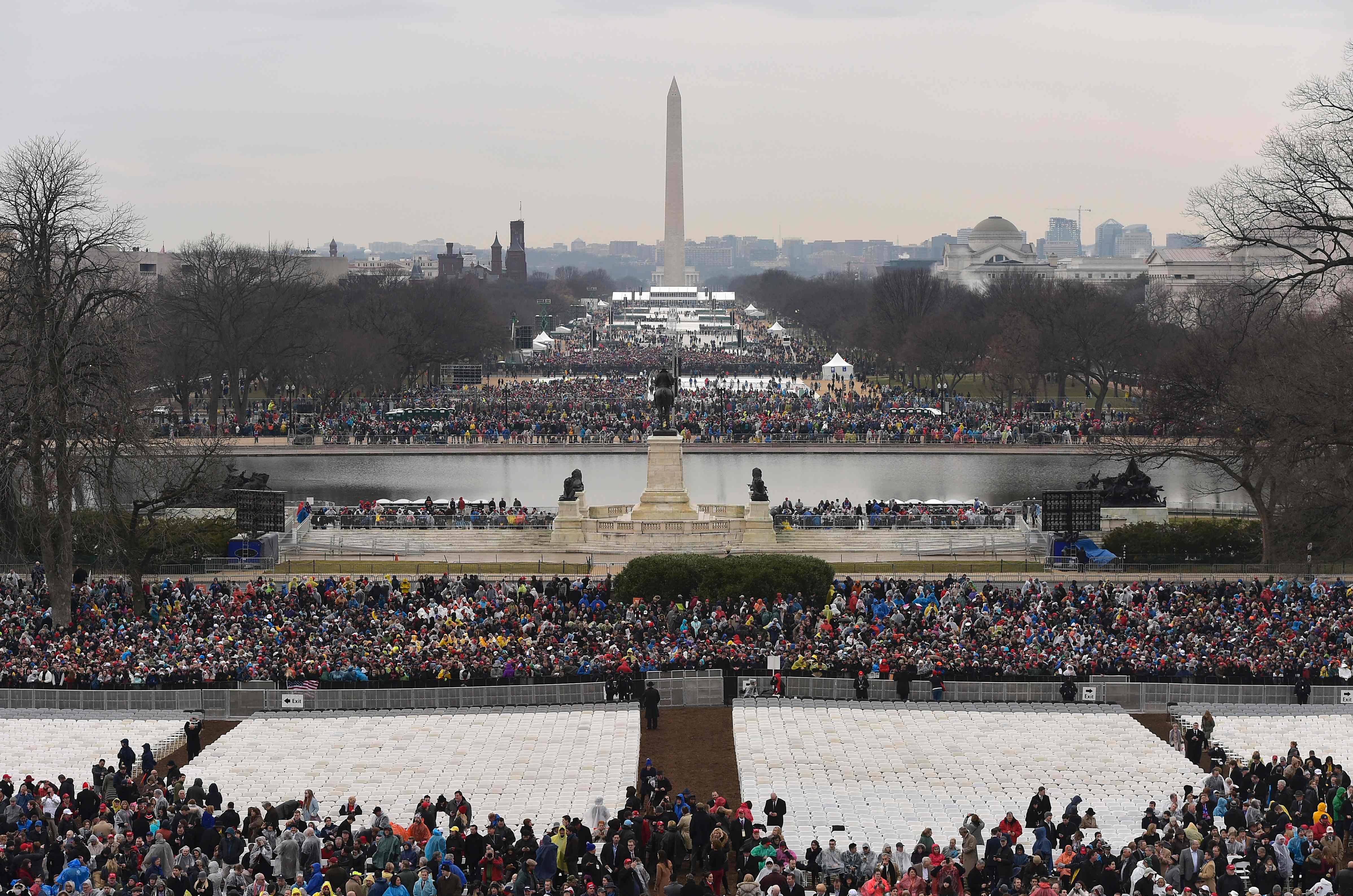 واشنطن تتابع مراسم التنصيب بحشود هائلة
