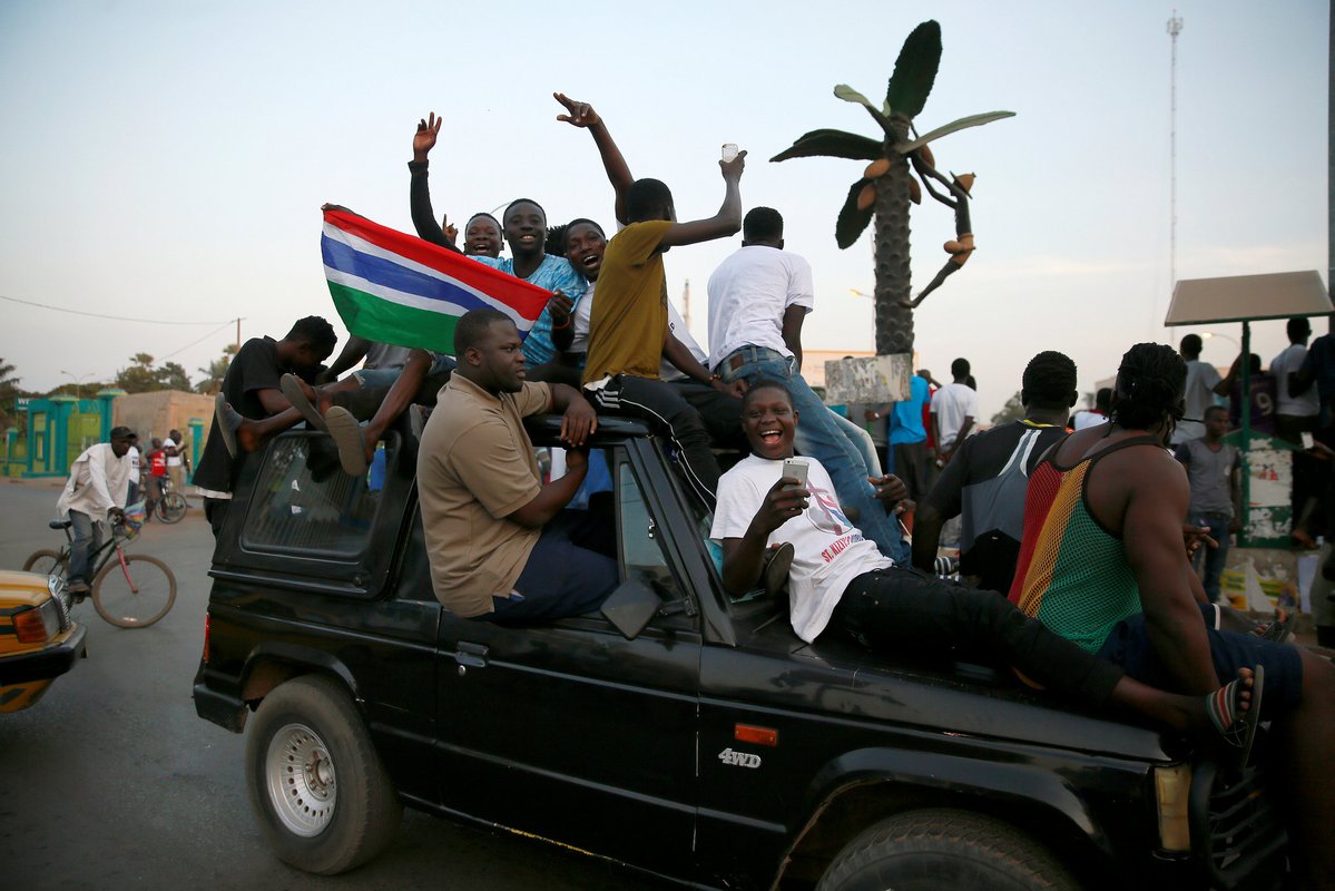 احتفلات المواطنين فى الشوارع بجامبيا