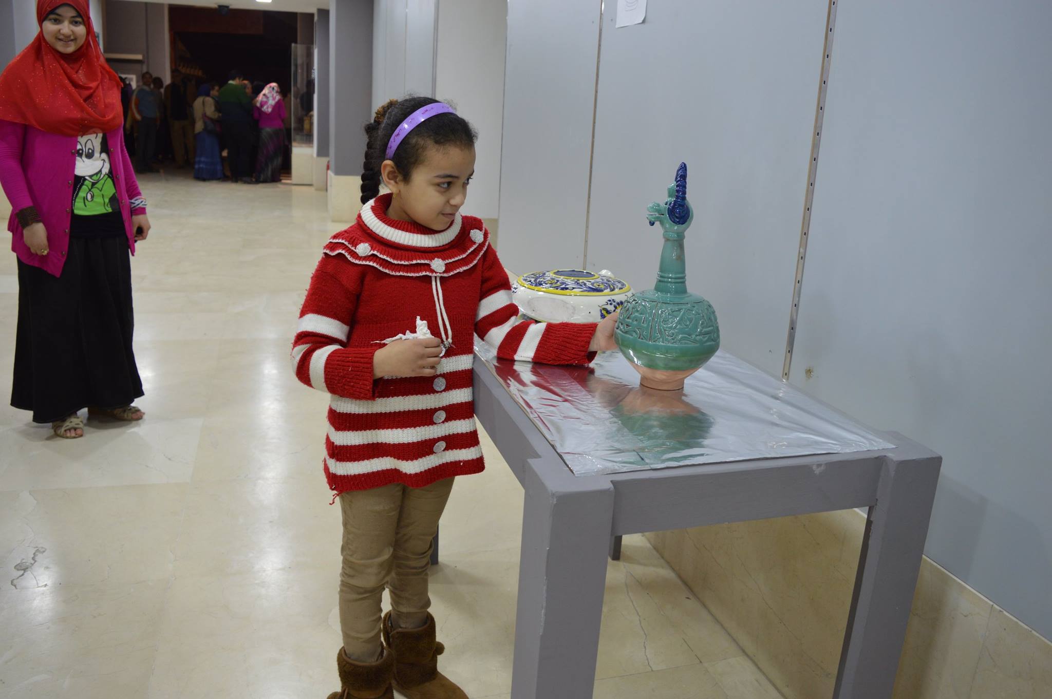 طفلة بمتحف الفن الإسلامى