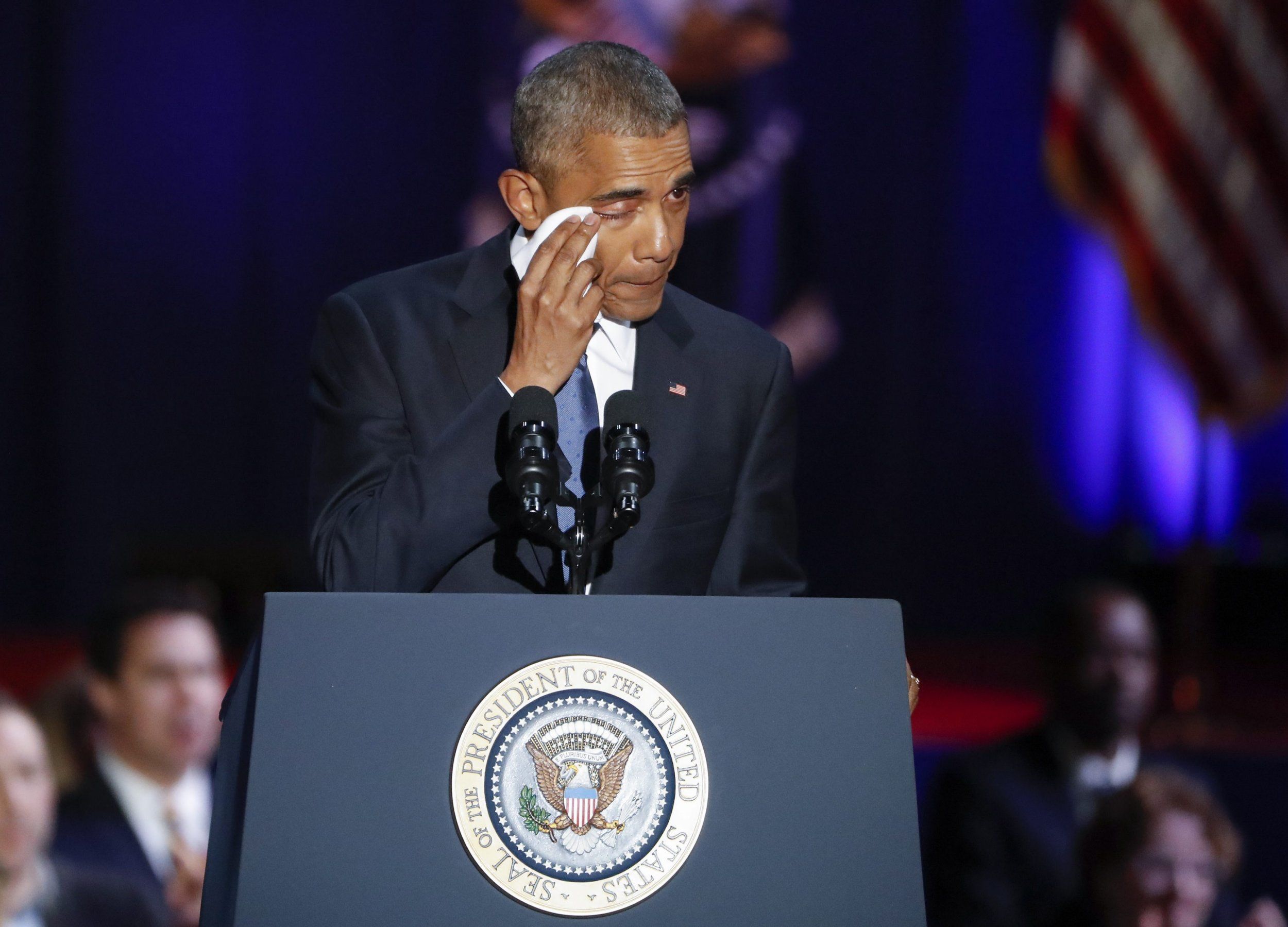 أوباما متأثرًا بعد خطاب وداعه
