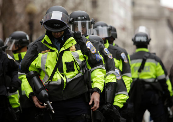 عنف-الشرطة-الأمريكية-ضد-المتظاهرين-(5)