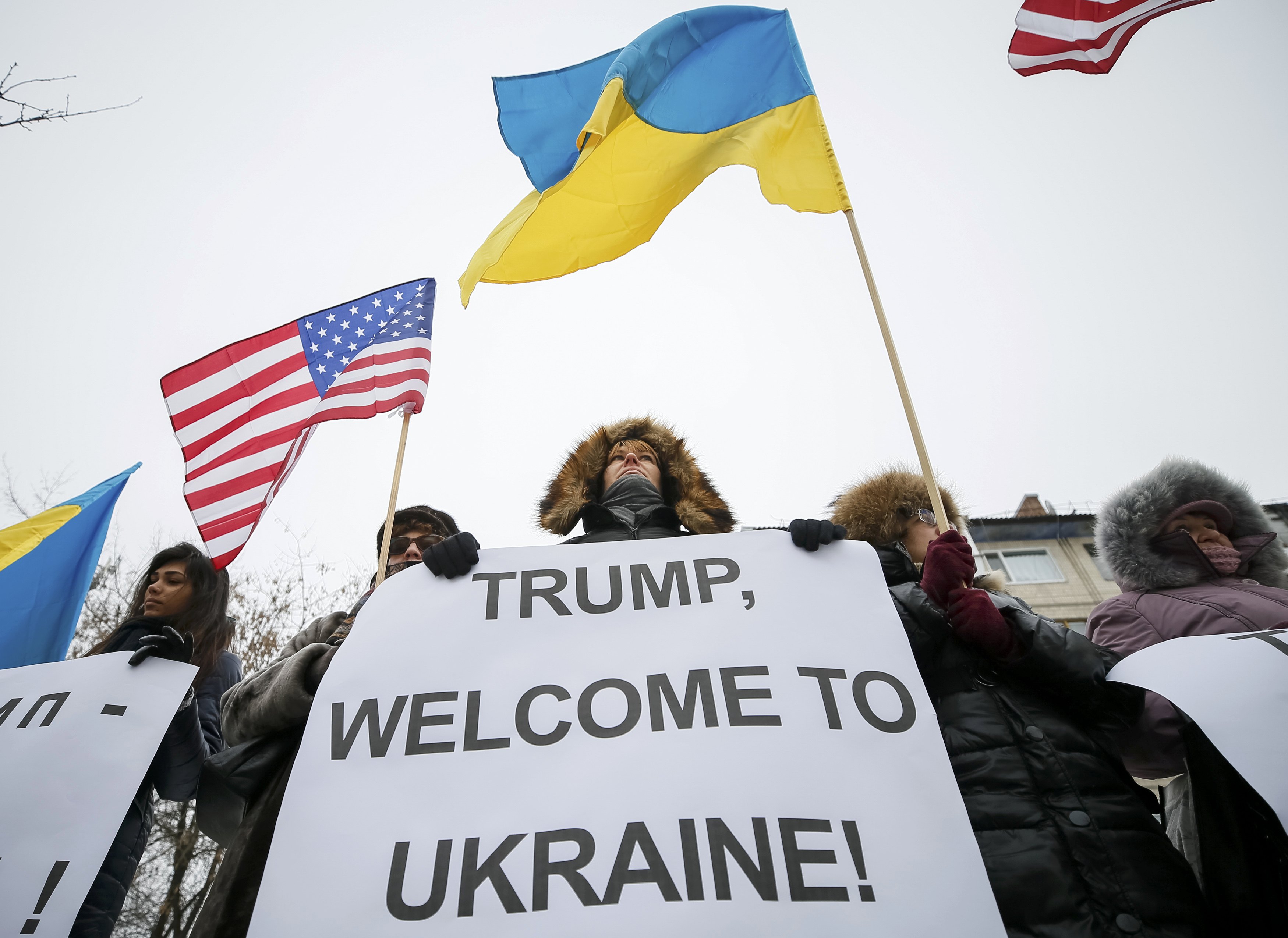 لافتة مكتوب عليها ترامب مرحبًا بك فى أوكرانيا