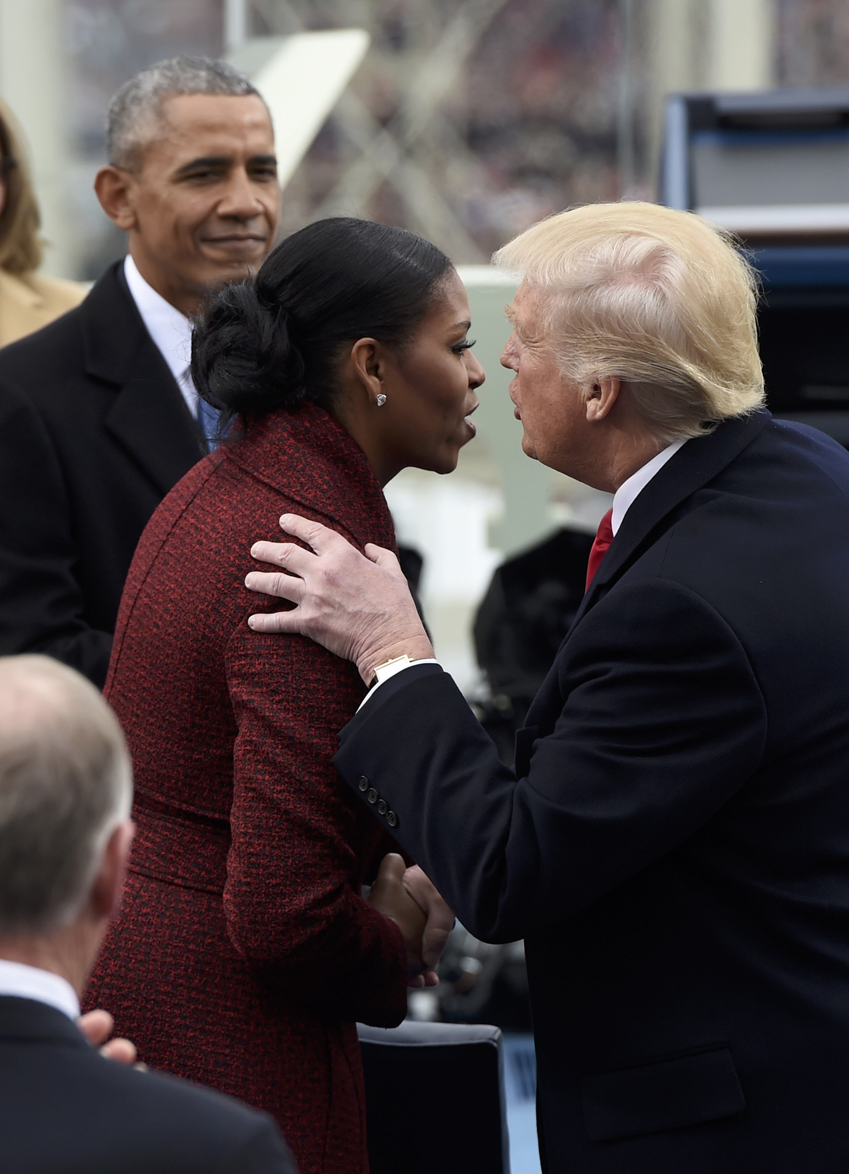 ترامب يودع زوجة اوباما
