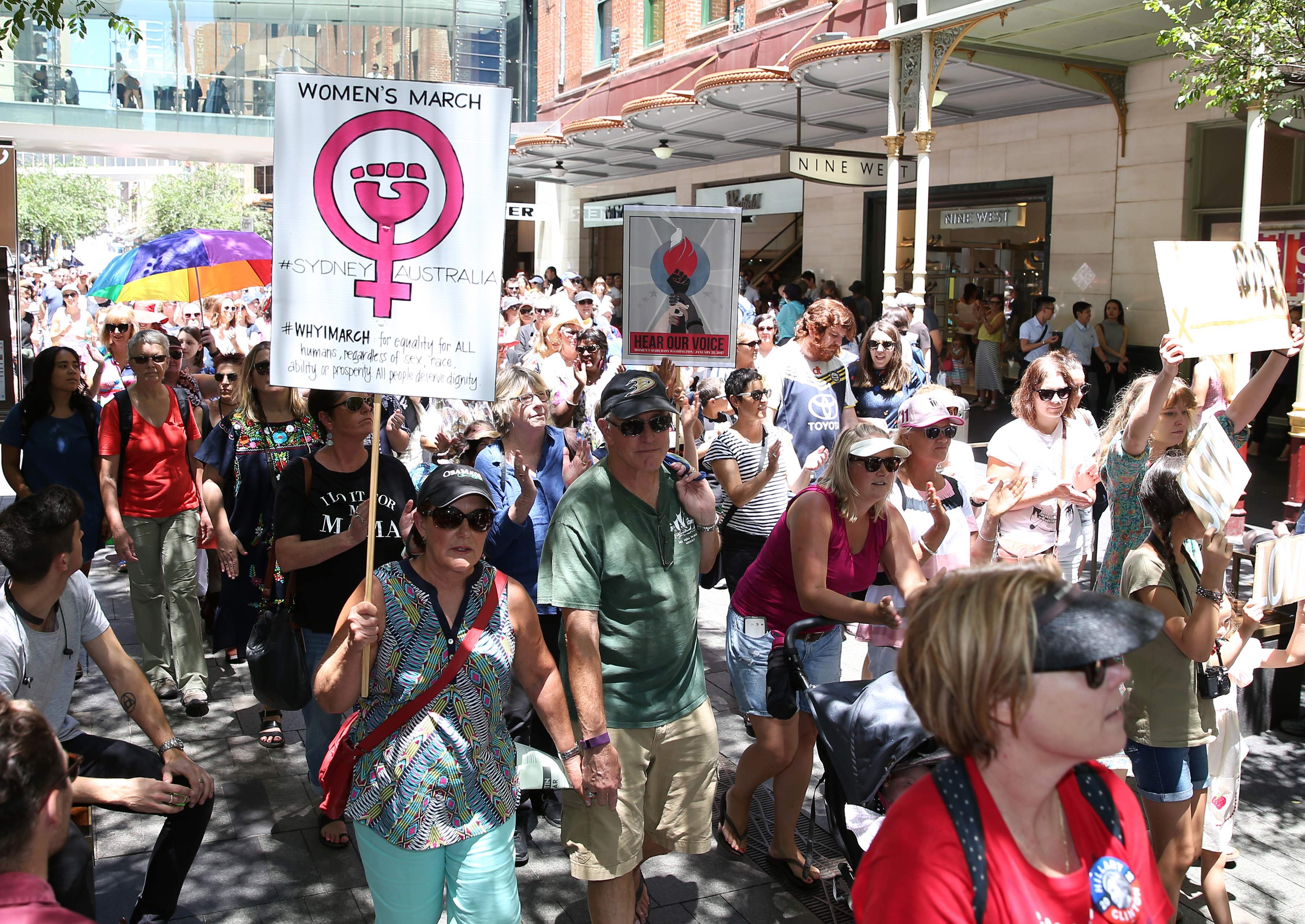 العشرات يتظاهرون فى استراليا ضد تنصيب ترامب