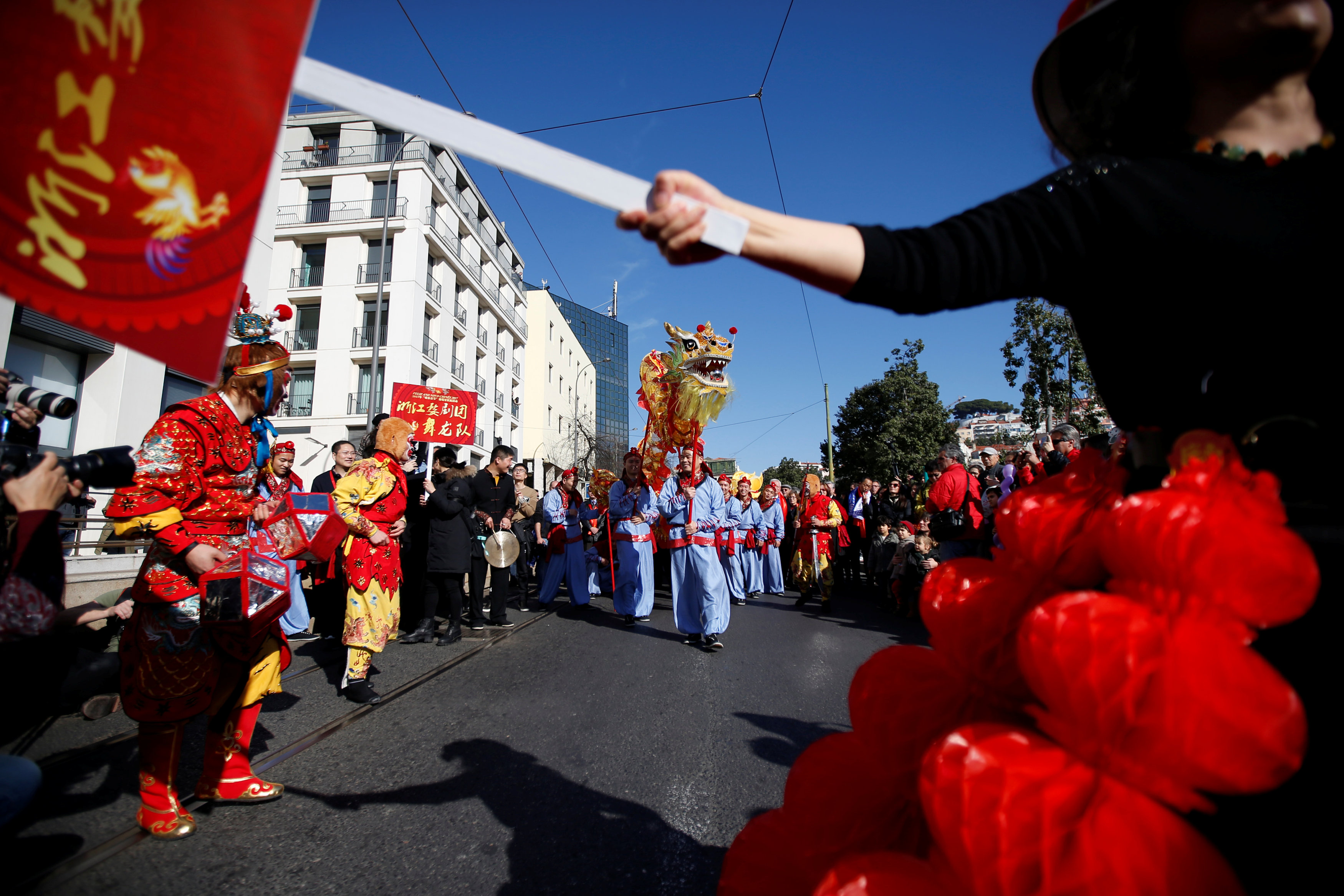 احتفالات بالسنة الصينية الجديدة فى شوارع مدينة لشبونة بالبرتغال