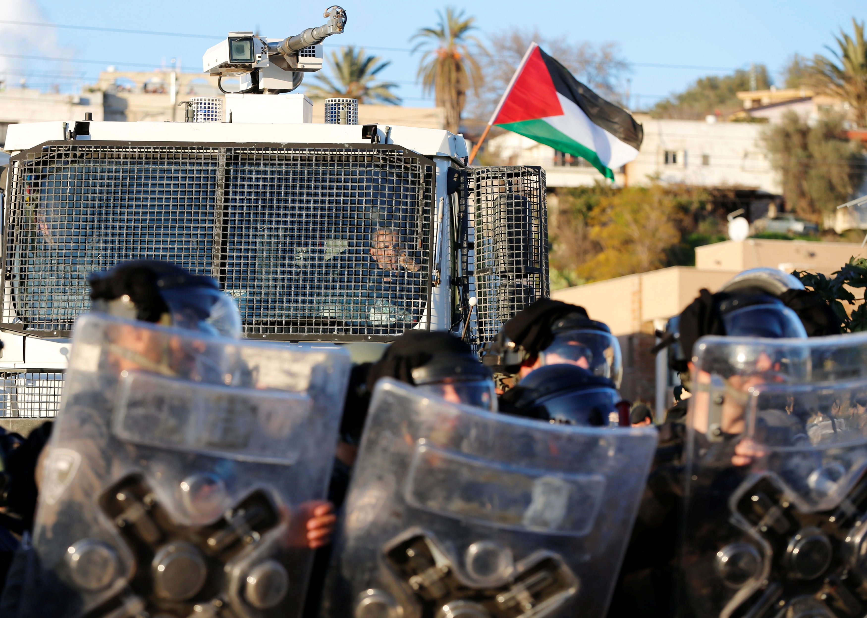 شرطة الاحتلال خلال مواجهة التظاهرة الحادشة