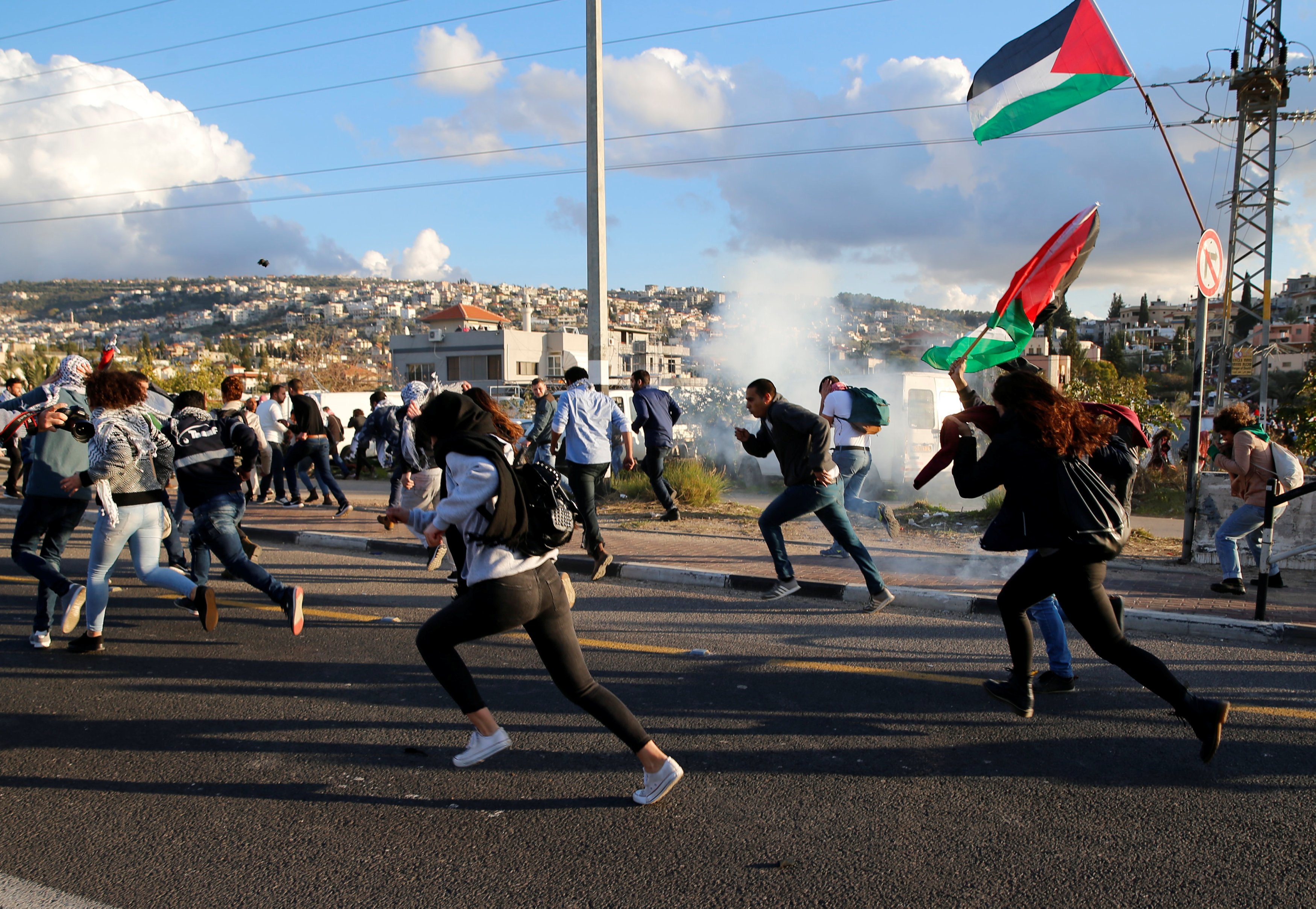 الشرطة الإسرائيلية تهاجم المتظاهرين