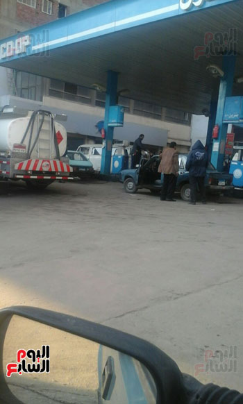 تهريب بنزين مدعم من محطة بشارع فيصل (1)