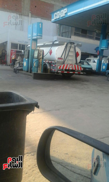 تهريب بنزين مدعم من محطة بشارع فيصل (3)