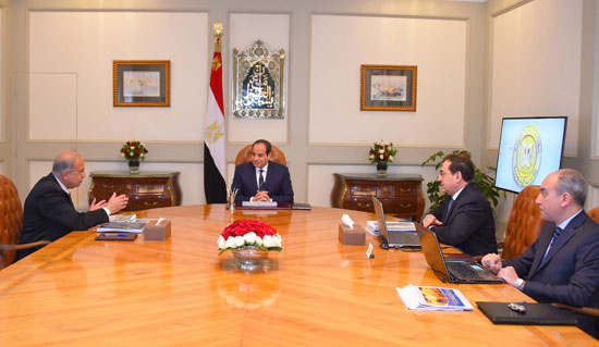 الرئيس السيسي يلتقى رئيس مجلس الوزراء ووزير البترول