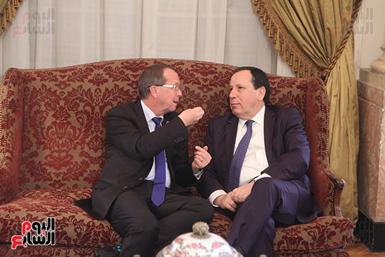 جلسة ودية على هامش اجتماع وزراء خارجيه دول جوار ليبيا