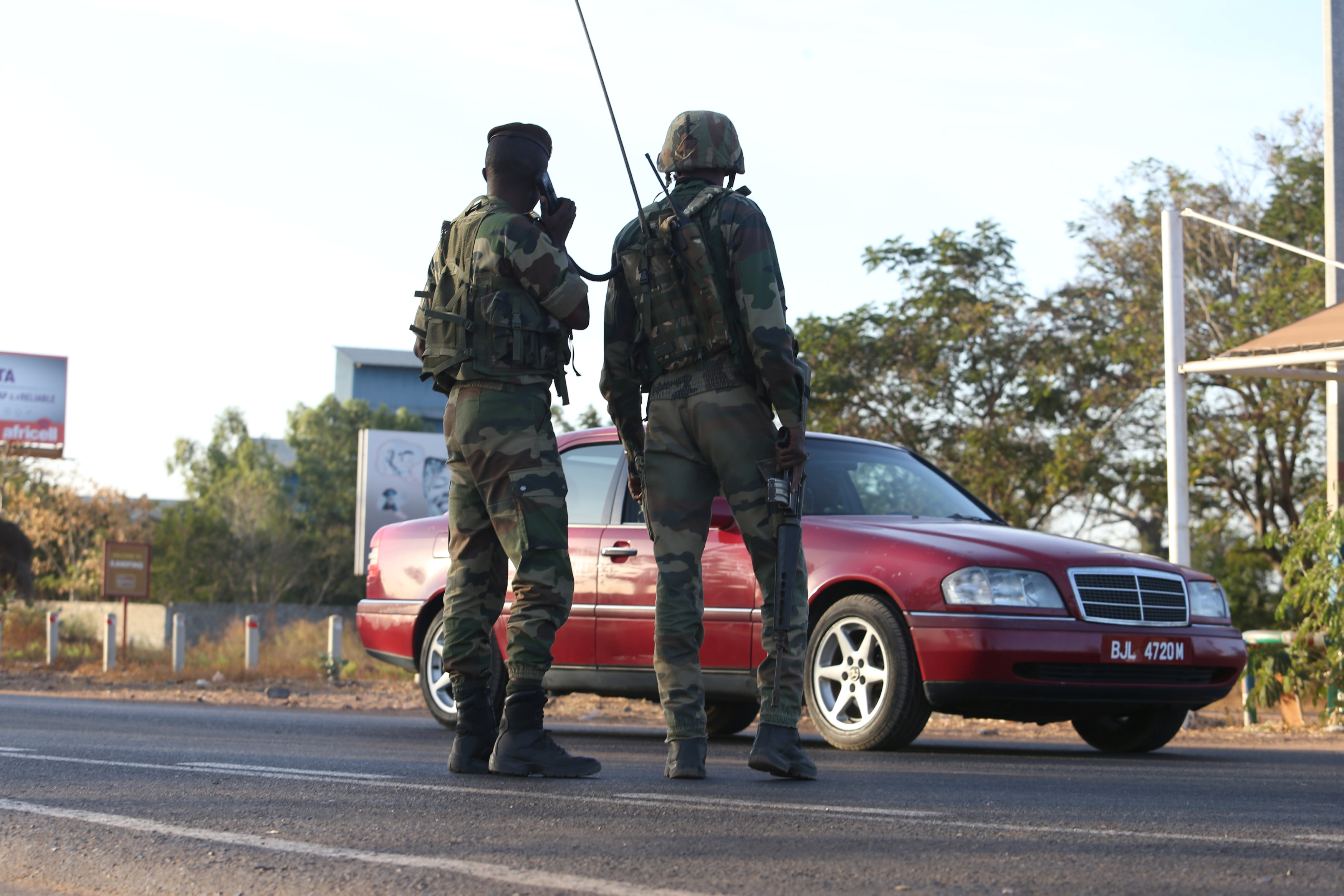 القوات الإفريقية فى شوارع جامبيا