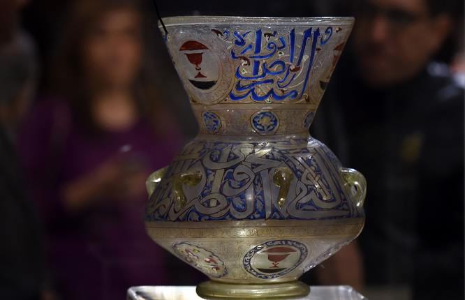 أحد القطع الأثرية الإسلامى فى المتحف