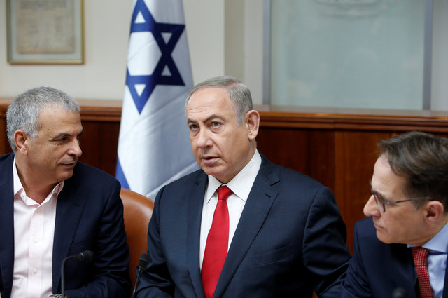 رئيس الوزراء الاسرائيلي بنيامين نتنياهو يحضر الاجتماع الاسبوعي للحكومة في القدس