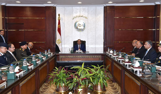 الرئيس السيسي يجتمع بمجلس الدفاع الوطني