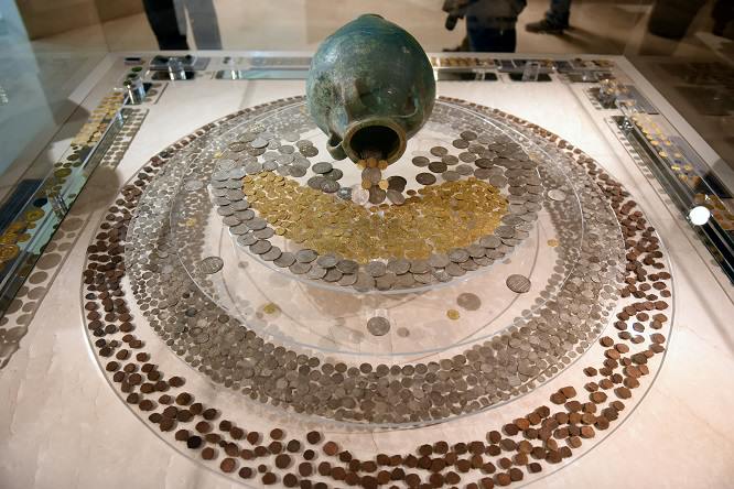 المتحف يحتوى على تاريخ العملات قبل الإسلام